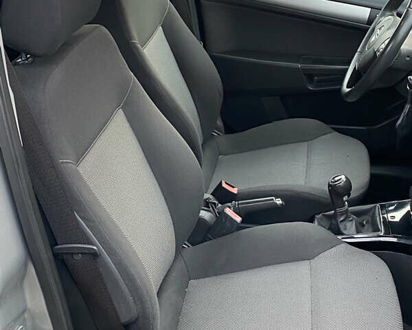 Серый Опель Астра, объемом двигателя 1.6 л и пробегом 160 тыс. км за 6500 $, фото 50 на Automoto.ua