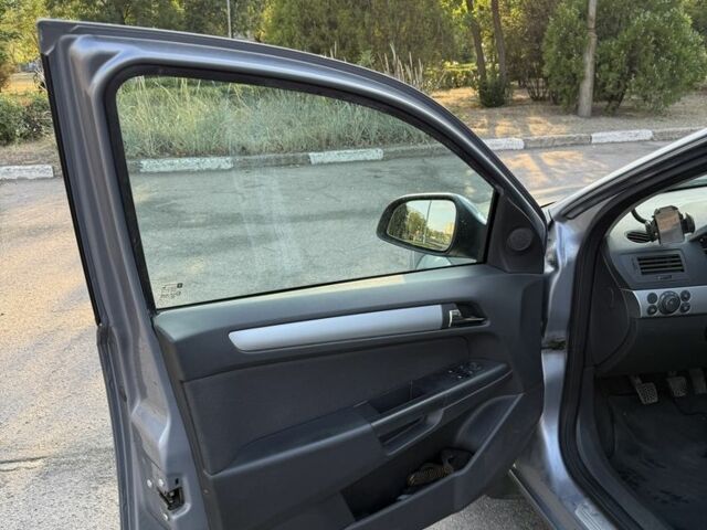 Серый Опель Астра, объемом двигателя 1.6 л и пробегом 212 тыс. км за 5999 $, фото 10 на Automoto.ua