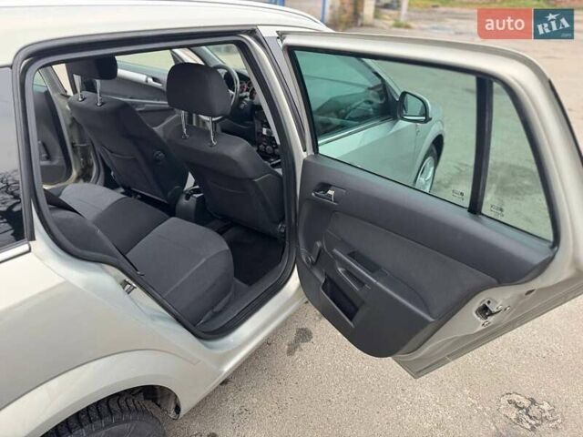 Серый Опель Астра, объемом двигателя 1.6 л и пробегом 173 тыс. км за 5300 $, фото 7 на Automoto.ua