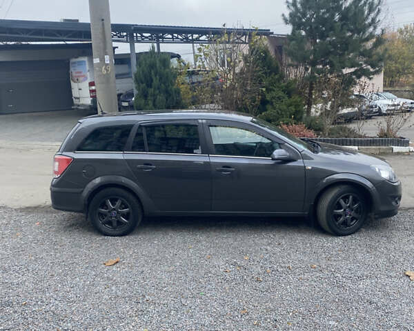 Серый Опель Астра, объемом двигателя 1.69 л и пробегом 261 тыс. км за 4900 $, фото 2 на Automoto.ua