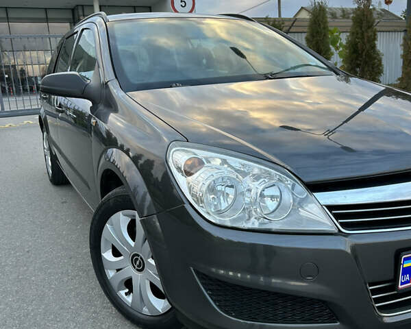 Опель Астра 2010 в Полтаве на Automoto.ua Серый Опель Астра, объемом двигателя 1.6 л и пробегом 143 тыс. км за 6500 $, фото 140 на Automoto.ua