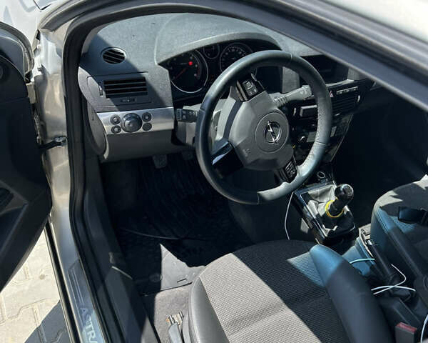 Опель Астра 2010 в Хотине на Automoto.ua Серый Опель Астра, объемом двигателя 1.91 л и пробегом 293 тыс. км за 6799 $, фото 15 на Automoto.ua