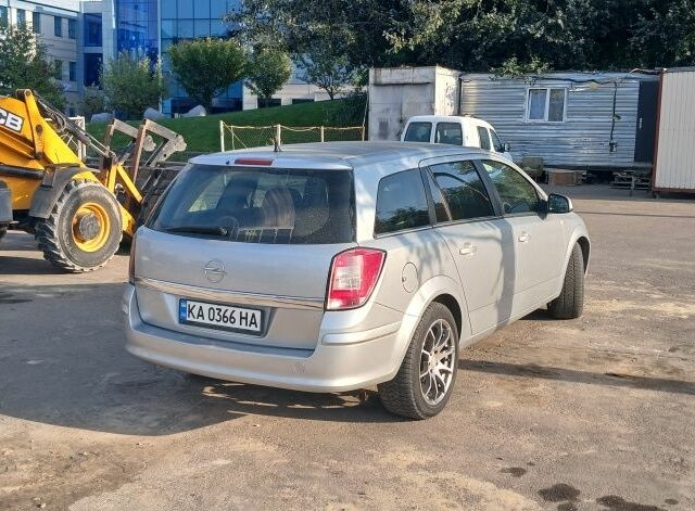 Опель Астра 2010 в Вышгороде на Automoto.ua Серый Опель Астра, объемом двигателя 1.7 л и пробегом 215 тыс. км за 4700 $, фото 2 на Automoto.ua