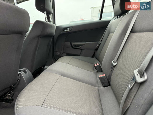 Опель Астра 2010 у Вінниці на Automoto.ua Сірий Опель Астра, об'ємом двигуна 0 л та пробігом 210 тис. км за 5600 $, фото 40 на Automoto.ua