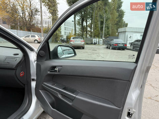 Опель Астра 2010 у Вінниці на Automoto.ua Сірий Опель Астра, об'ємом двигуна 0 л та пробігом 210 тис. км за 5600 $, фото 47 на Automoto.ua