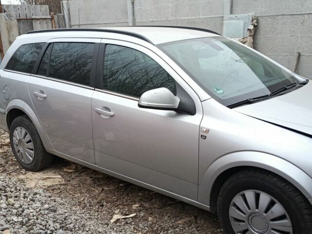 Серый Опель Астра, объемом двигателя 1.7 л и пробегом 240 тыс. км за 7000 $, фото 16 на Automoto.ua