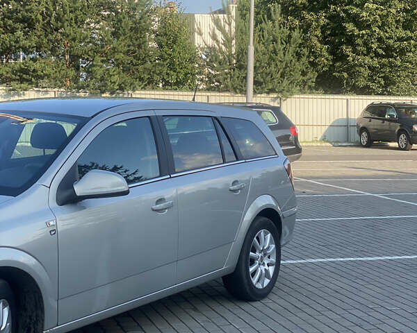 Опель Астра 2010 в Луцке на Automoto.ua Серый Опель Астра, объемом двигателя 1.6 л и пробегом 271 тыс. км за 5949 $, фото 4 на Automoto.ua
