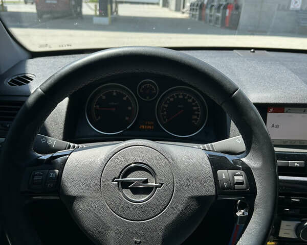 Опель Астра 2010 в Хотине на Automoto.ua Серый Опель Астра, объемом двигателя 1.91 л и пробегом 293 тыс. км за 6799 $, фото 12 на Automoto.ua