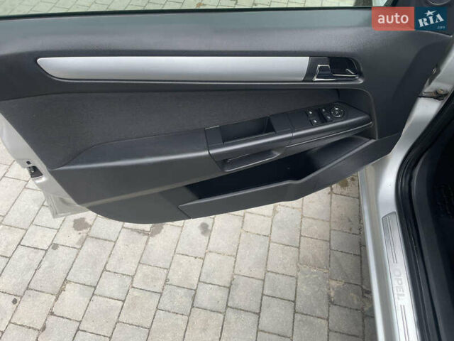 Серый Опель Астра, объемом двигателя 1.7 л и пробегом 227 тыс. км за 5900 $, фото 6 на Automoto.ua