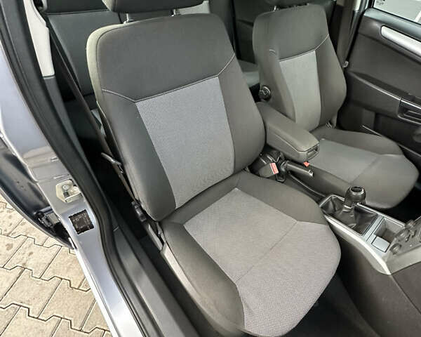 Серый Опель Астра, объемом двигателя 1.6 л и пробегом 224 тыс. км за 5500 $, фото 48 на Automoto.ua