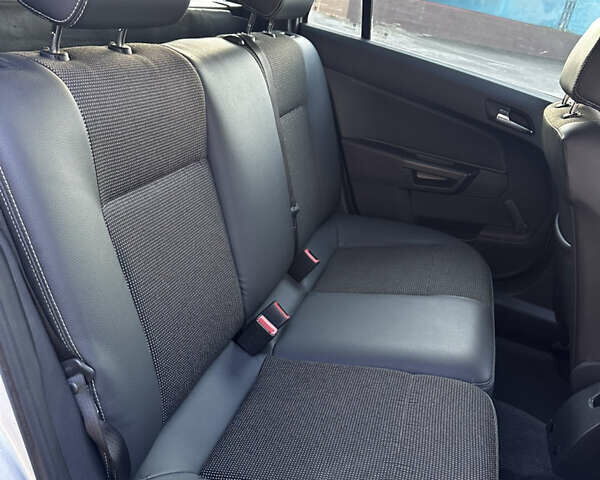 Серый Опель Астра, объемом двигателя 1.6 л и пробегом 245 тыс. км за 5800 $, фото 14 на Automoto.ua