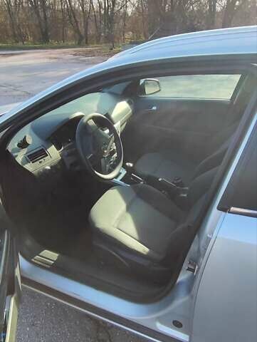 Серый Опель Астра, объемом двигателя 1.6 л и пробегом 260 тыс. км за 5000 $, фото 2 на Automoto.ua