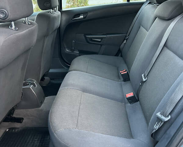 Опель Астра 2010 в Полтаве на Automoto.ua Серый Опель Астра, объемом двигателя 1.6 л и пробегом 143 тыс. км за 6500 $, фото 13 на Automoto.ua