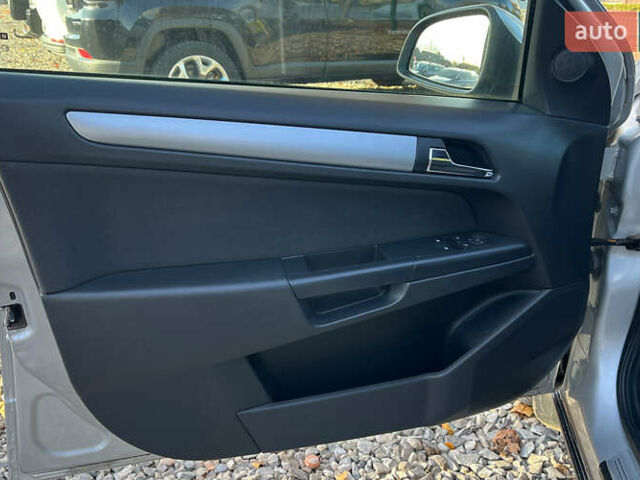 Серый Опель Астра, объемом двигателя 1.69 л и пробегом 260 тыс. км за 5300 $, фото 25 на Automoto.ua