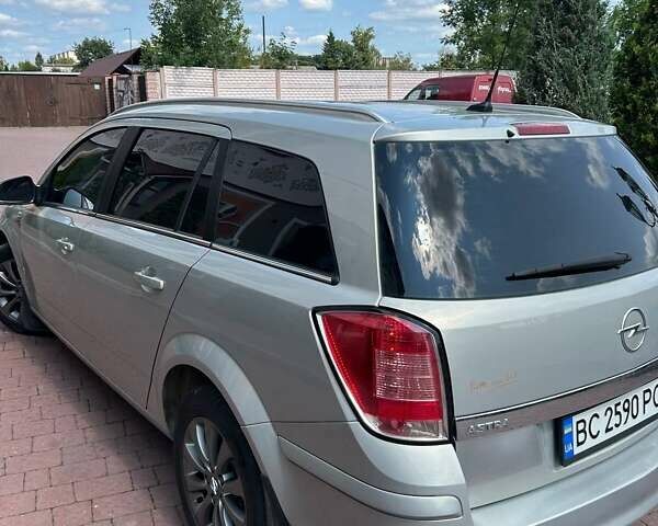 Серый Опель Астра, объемом двигателя 1.6 л и пробегом 227 тыс. км за 6200 $, фото 6 на Automoto.ua