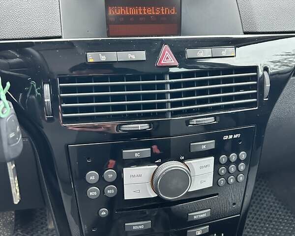 Серый Опель Астра, объемом двигателя 1.8 л и пробегом 204 тыс. км за 6500 $, фото 17 на Automoto.ua