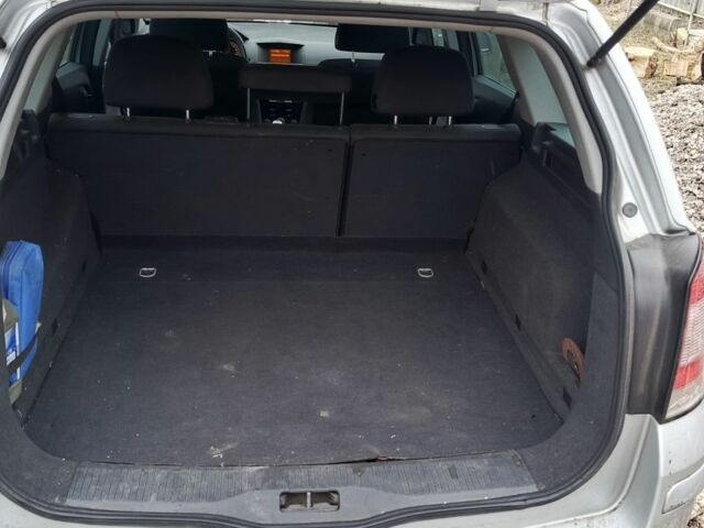 Серый Опель Астра, объемом двигателя 1.7 л и пробегом 240 тыс. км за 7000 $, фото 11 на Automoto.ua