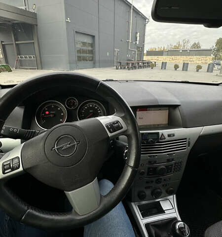 Опель Астра 2010 в Тернополе на Automoto.ua Серый Опель Астра, объемом двигателя 1.7 л и пробегом 190 тыс. км за 5400 $, фото 15 на Automoto.ua