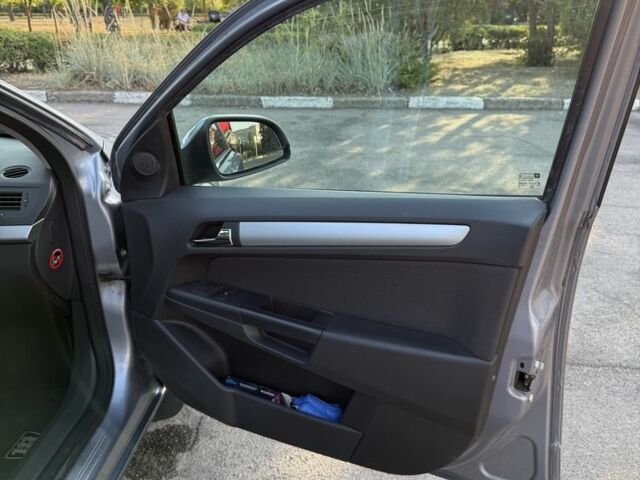 Серый Опель Астра, объемом двигателя 1.6 л и пробегом 212 тыс. км за 5999 $, фото 9 на Automoto.ua