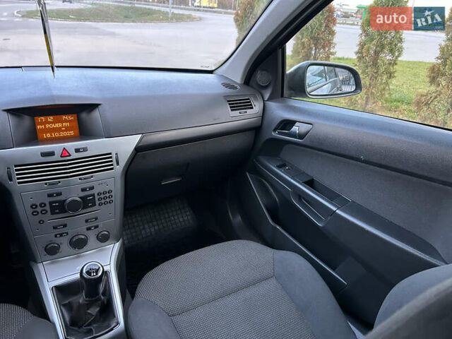 Опель Астра 2010 в Полтаве на Automoto.ua Серый Опель Астра, объемом двигателя 1.6 л и пробегом 143 тыс. км за 6500 $, фото 52 на Automoto.ua