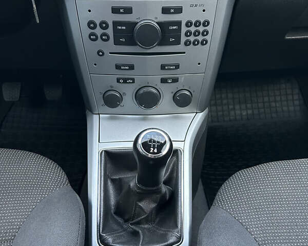 Опель Астра 2010 в Полтаве на Automoto.ua Серый Опель Астра, объемом двигателя 1.6 л и пробегом 143 тыс. км за 6500 $, фото 58 на Automoto.ua