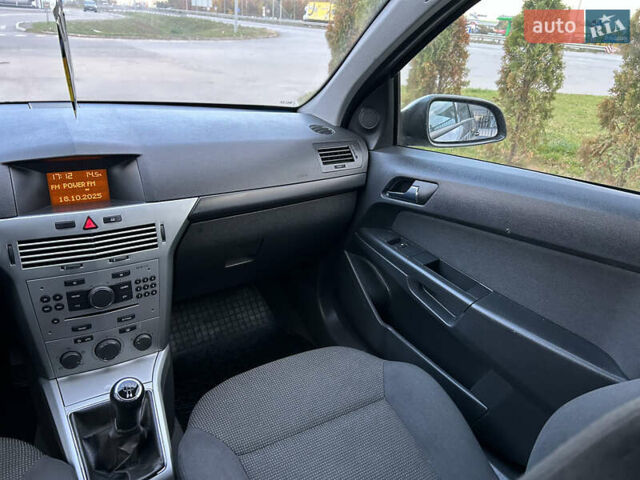 Опель Астра 2010 в Полтаве на Automoto.ua Серый Опель Астра, объемом двигателя 1.6 л и пробегом 143 тыс. км за 6500 $, фото 16 на Automoto.ua