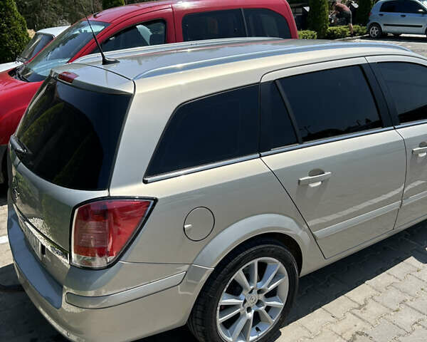 Опель Астра 2010 в Хотине на Automoto.ua Серый Опель Астра, объемом двигателя 1.91 л и пробегом 293 тыс. км за 6799 $, фото 19 на Automoto.ua