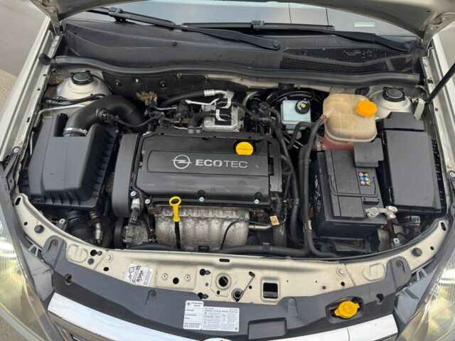 Серый Опель Астра, объемом двигателя 1.6 л и пробегом 170 тыс. км за 5300 $, фото 7 на Automoto.ua