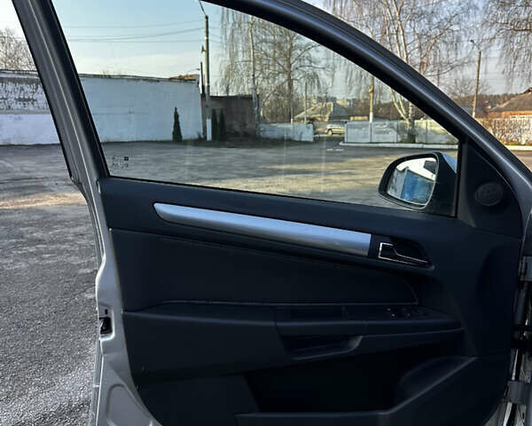 Серый Опель Астра, объемом двигателя 1.6 л и пробегом 245 тыс. км за 5800 $, фото 11 на Automoto.ua