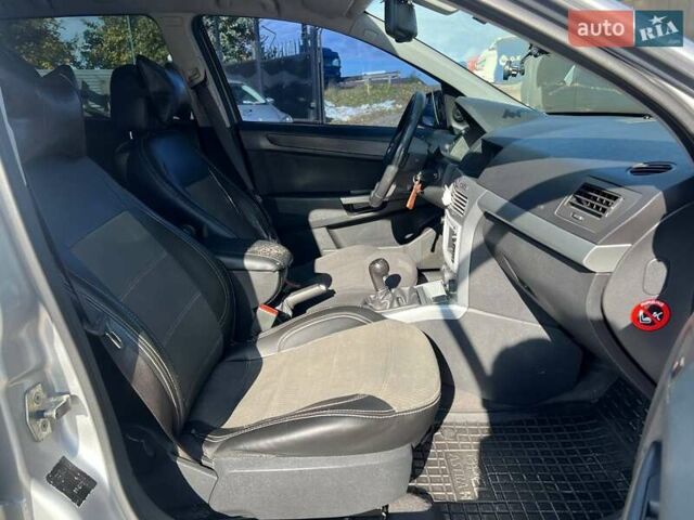 Серый Опель Астра, объемом двигателя 1.69 л и пробегом 306 тыс. км за 4690 $, фото 11 на Automoto.ua