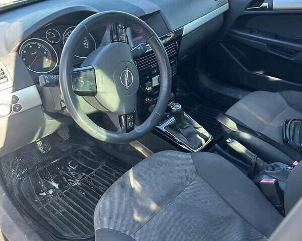 Серый Опель Астра, объемом двигателя 1.7 л и пробегом 295 тыс. км за 5500 $, фото 14 на Automoto.ua