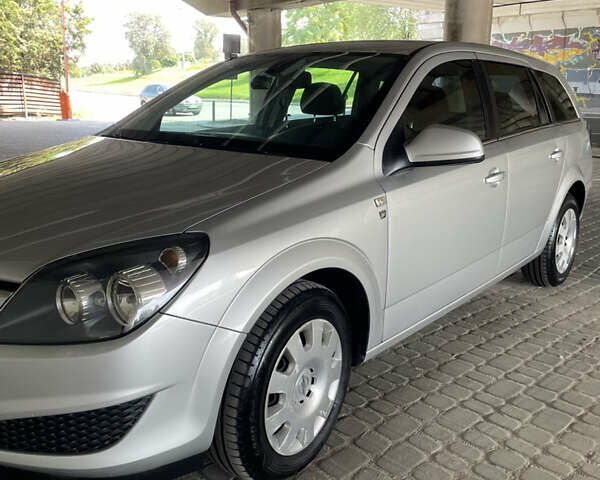 Опель Астра 2010 у Львові на Automoto.ua Сірий Опель Астра, об'ємом двигуна 1.7 л та пробігом 239 тис. км за 5900 $, фото 1 на Automoto.ua