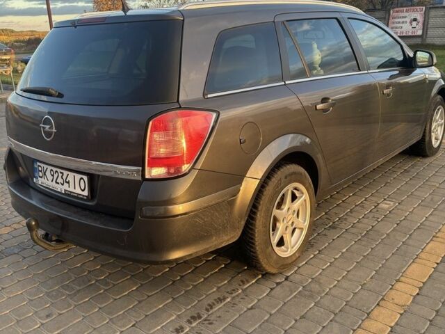 Серый Опель Астра, объемом двигателя 1.7 л и пробегом 282 тыс. км за 5350 $, фото 2 на Automoto.ua