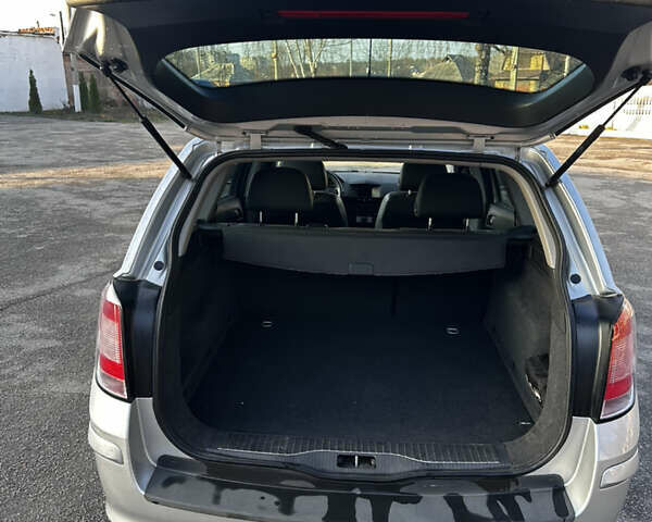 Серый Опель Астра, объемом двигателя 1.6 л и пробегом 245 тыс. км за 5800 $, фото 9 на Automoto.ua