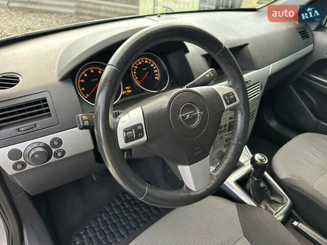 Серый Опель Астра, объемом двигателя 1.6 л и пробегом 224 тыс. км за 5500 $, фото 28 на Automoto.ua