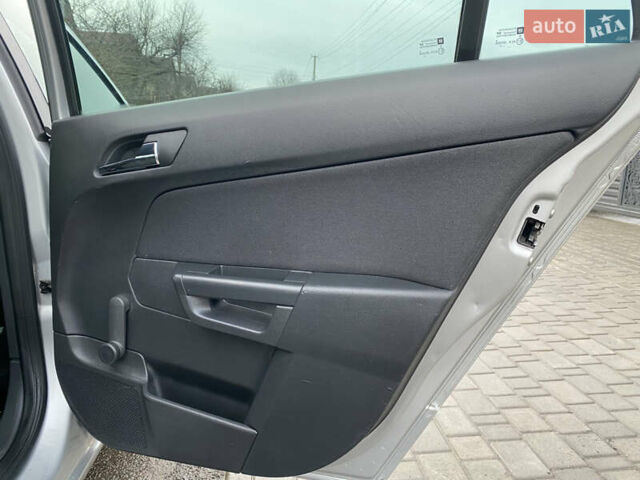 Серый Опель Астра, объемом двигателя 1.6 л и пробегом 160 тыс. км за 6500 $, фото 45 на Automoto.ua