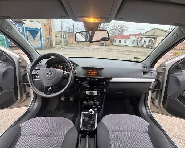 Серый Опель Астра, объемом двигателя 1.6 л и пробегом 173 тыс. км за 5300 $, фото 8 на Automoto.ua