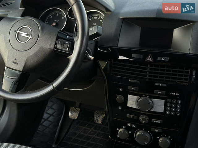 Серый Опель Астра, объемом двигателя 1.69 л и пробегом 245 тыс. км за 5800 $, фото 26 на Automoto.ua