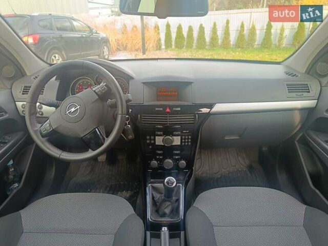 Опель Астра 2010 в Луцке на Automoto.ua Серый Опель Астра, объемом двигателя 1.6 л и пробегом 175 тыс. км за 5500 $, фото 11 на Automoto.ua