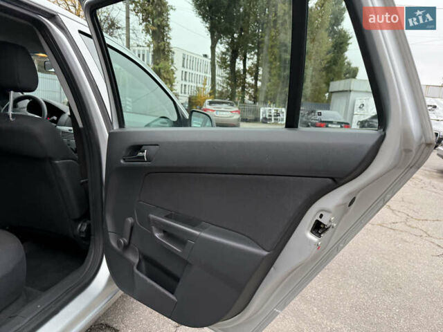 Серый Опель Астра, объемом двигателя 1.6 л и пробегом 210 тыс. км за 5499 $, фото 43 на Automoto.ua