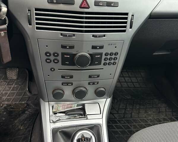 Серый Опель Астра, объемом двигателя 1.69 л и пробегом 336 тыс. км за 6600 $, фото 28 на Automoto.ua