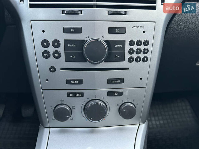 Опель Астра 2010 в Полтаве на Automoto.ua Серый Опель Астра, объемом двигателя 1.6 л и пробегом 143 тыс. км за 6500 $, фото 19 на Automoto.ua