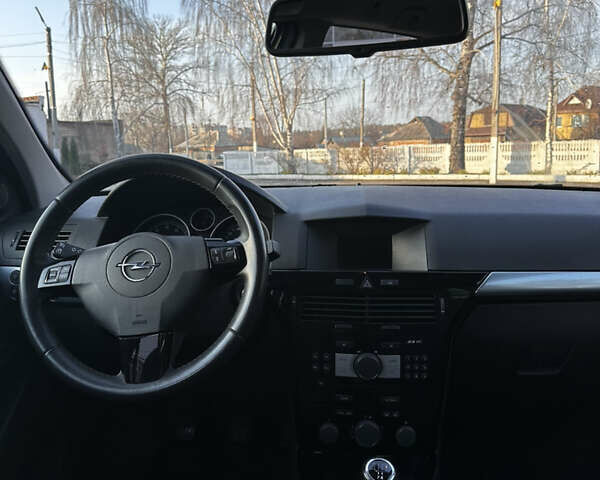 Серый Опель Астра, объемом двигателя 1.6 л и пробегом 245 тыс. км за 5800 $, фото 16 на Automoto.ua