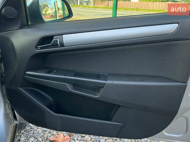 Серый Опель Астра, объемом двигателя 1.69 л и пробегом 260 тыс. км за 5300 $, фото 26 на Automoto.ua