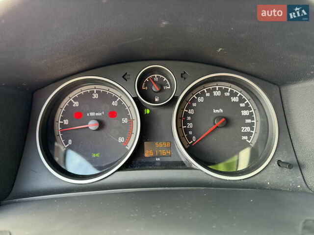 Серый Опель Астра, объемом двигателя 1.7 л и пробегом 255 тыс. км за 5800 $, фото 38 на Automoto.ua