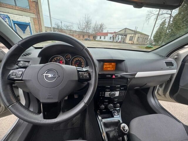 Серый Опель Астра, объемом двигателя 1.6 л и пробегом 170 тыс. км за 5300 $, фото 6 на Automoto.ua