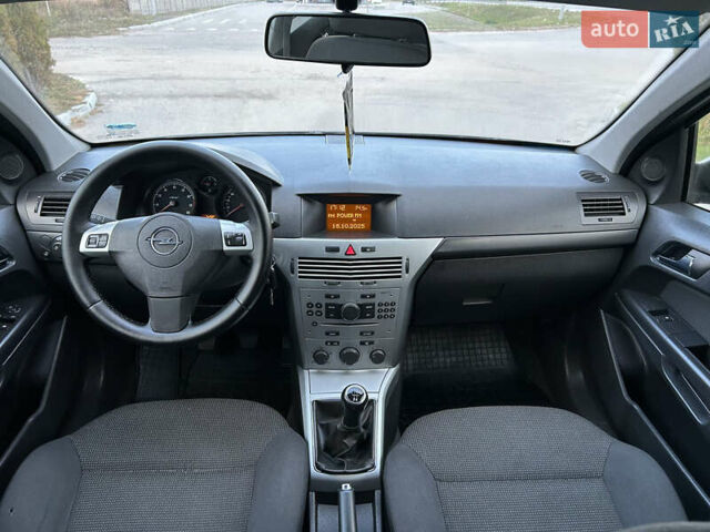 Опель Астра 2010 в Полтаве на Automoto.ua Серый Опель Астра, объемом двигателя 1.6 л и пробегом 143 тыс. км за 6500 $, фото 137 на Automoto.ua