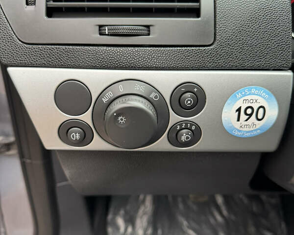 Серый Опель Астра, объемом двигателя 1.6 л и пробегом 209 тыс. км за 6400 $, фото 38 на Automoto.ua