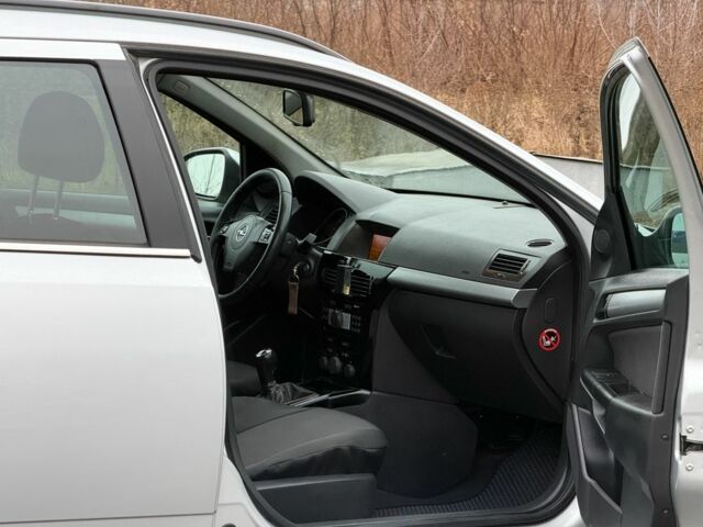 Серый Опель Астра, объемом двигателя 1.9 л и пробегом 286 тыс. км за 4820 $, фото 16 на Automoto.ua