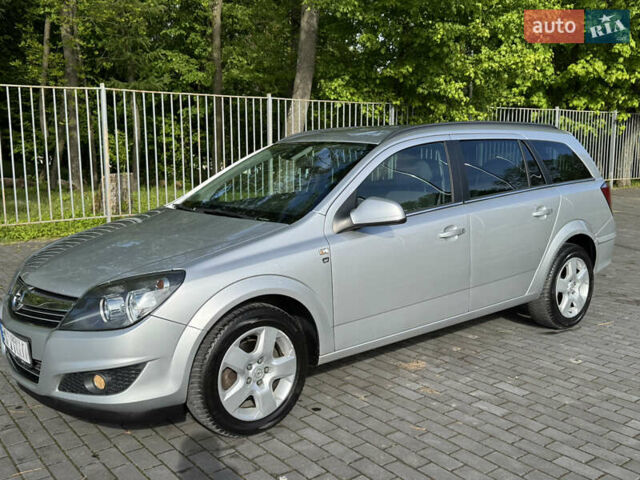 Серый Опель Астра, объемом двигателя 1.7 л и пробегом 255 тыс. км за 5800 $, фото 19 на Automoto.ua